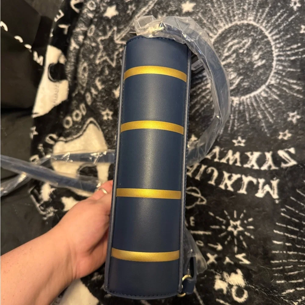 Disney Loungefly Hocus Pocus Book Purse - Picture 4 of 8